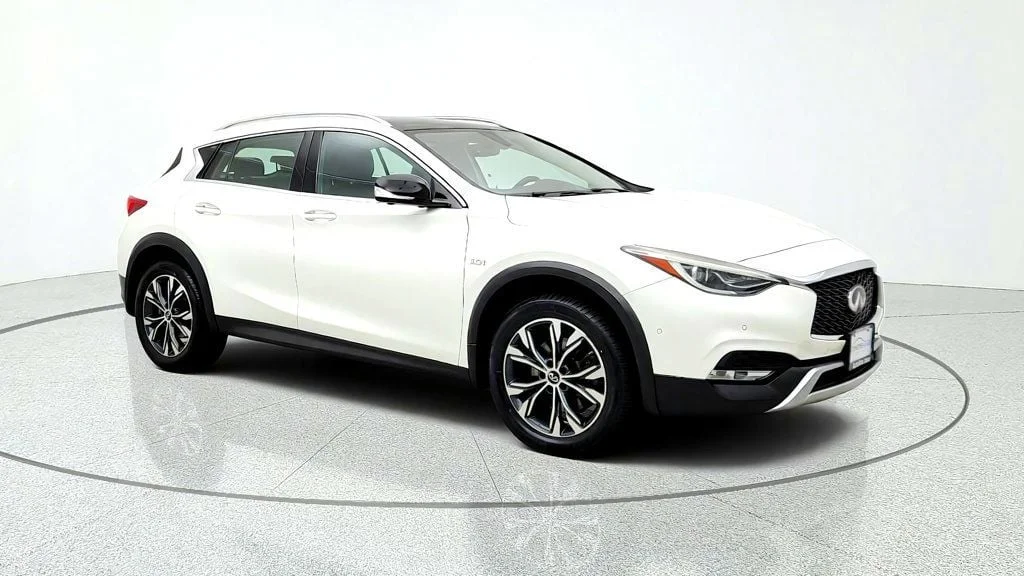 Used 2018 Majestic White INFINITI 2018.5 ESSENTIAL AWD image 3