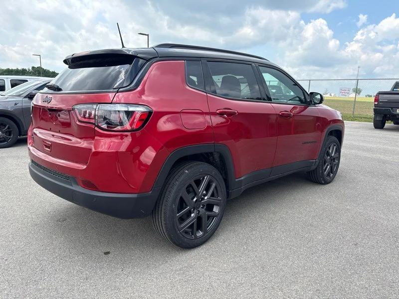 New 2026 Red Hot Pearl-Coat Exterior Paint Jeep Limited image 3