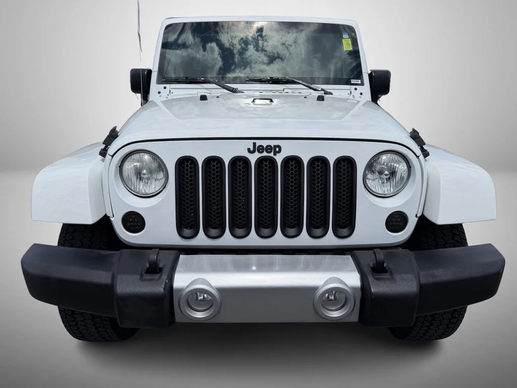 Used 2015 White Jeep Unlimited Sahara image 6
