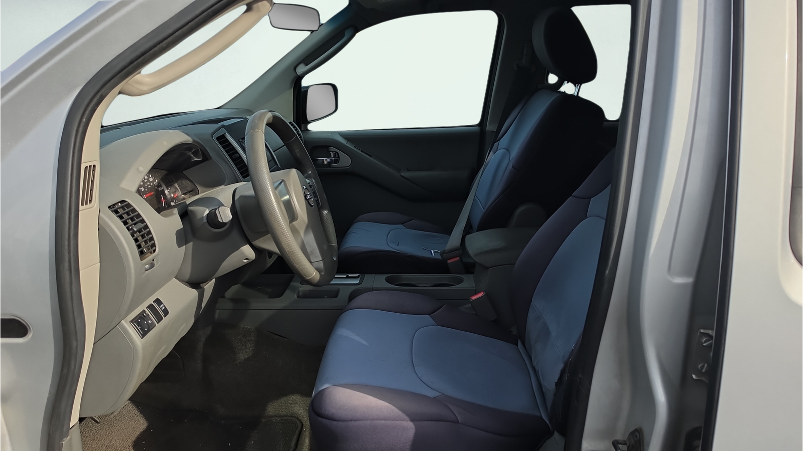 Used 2010 Radiant Silver Nissan SE image 18