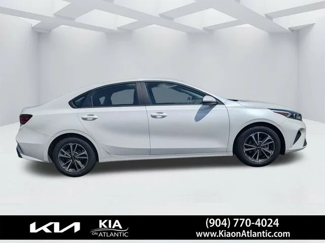 Used 2024 White Kia LXS image 2