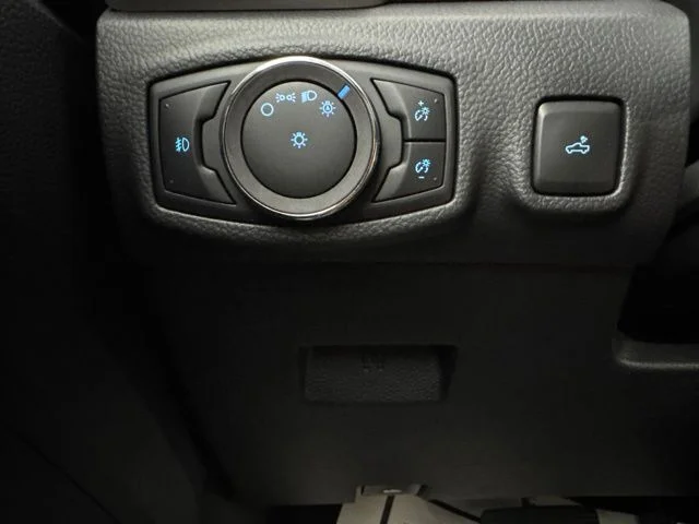 Used 2019 Shadow Black Ford XLT image 22