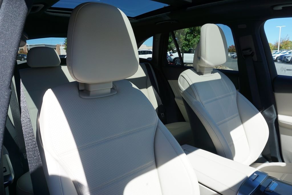 Used 2026 Polar White Mercedes-Benz GLC 300 image 65
