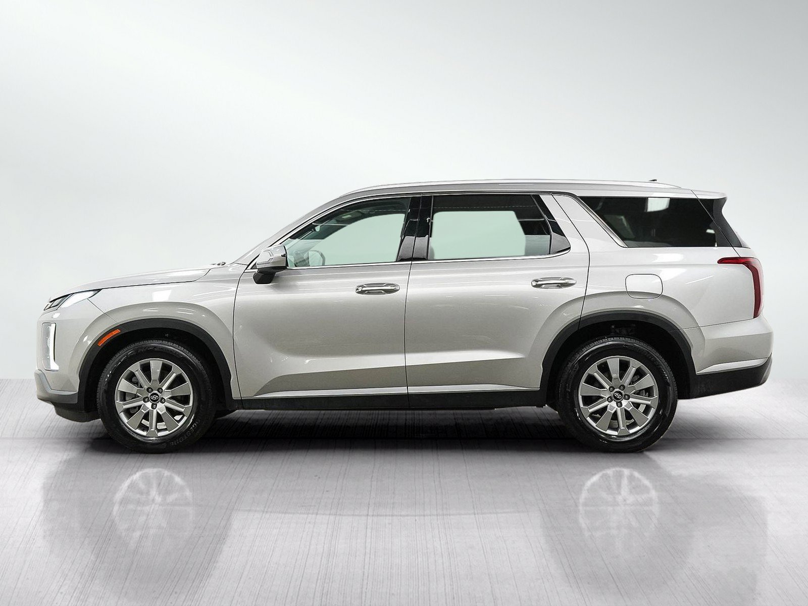 Used 2025 Hyundai Palisade SEL with VIN KM8R2DGE7SU932570 for sale in Minneapolis, Minnesota