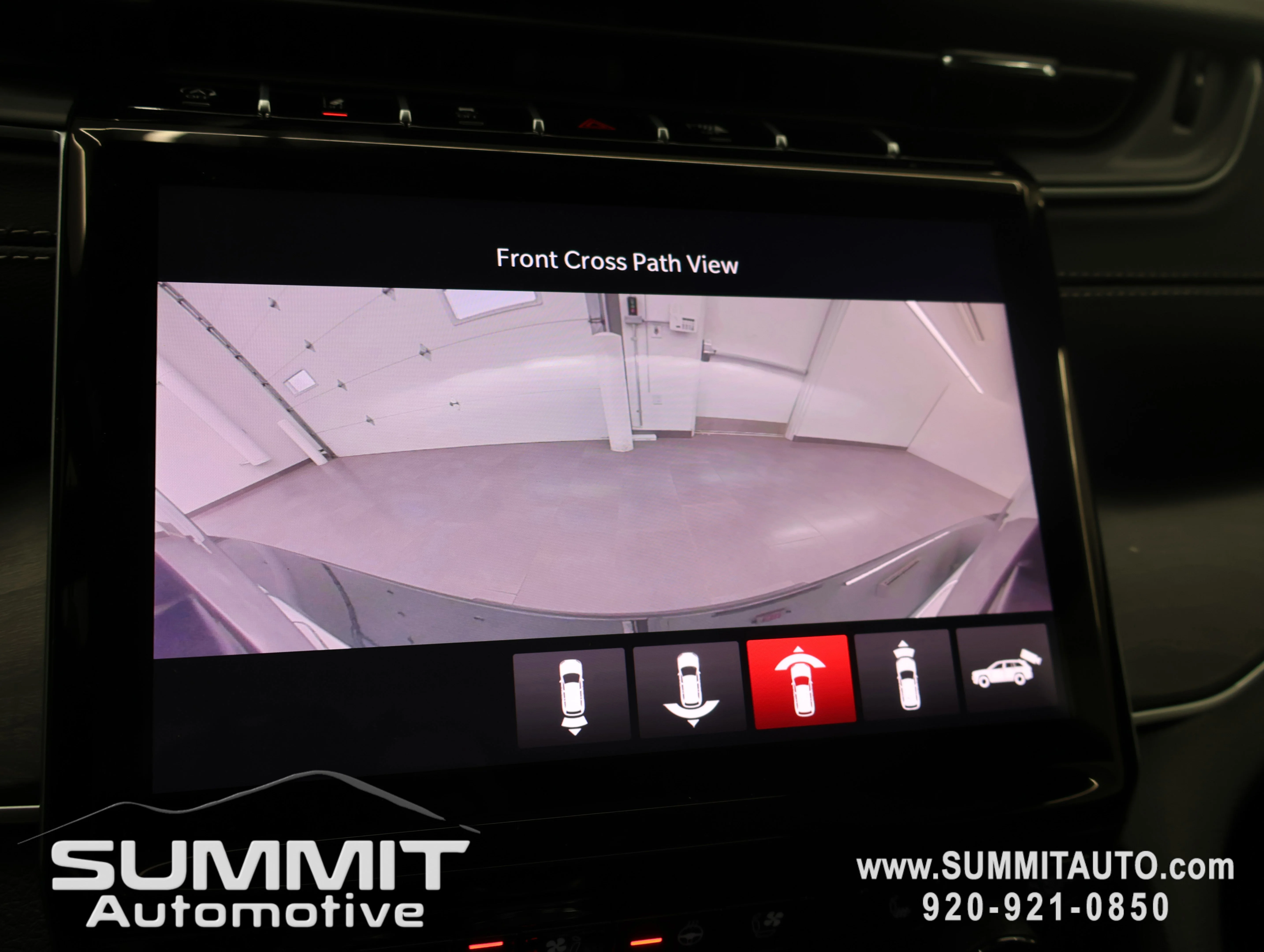 New 2025 Diamond Black Crystal Pearl-Coat Exterior Paint Jeep Limited image 18