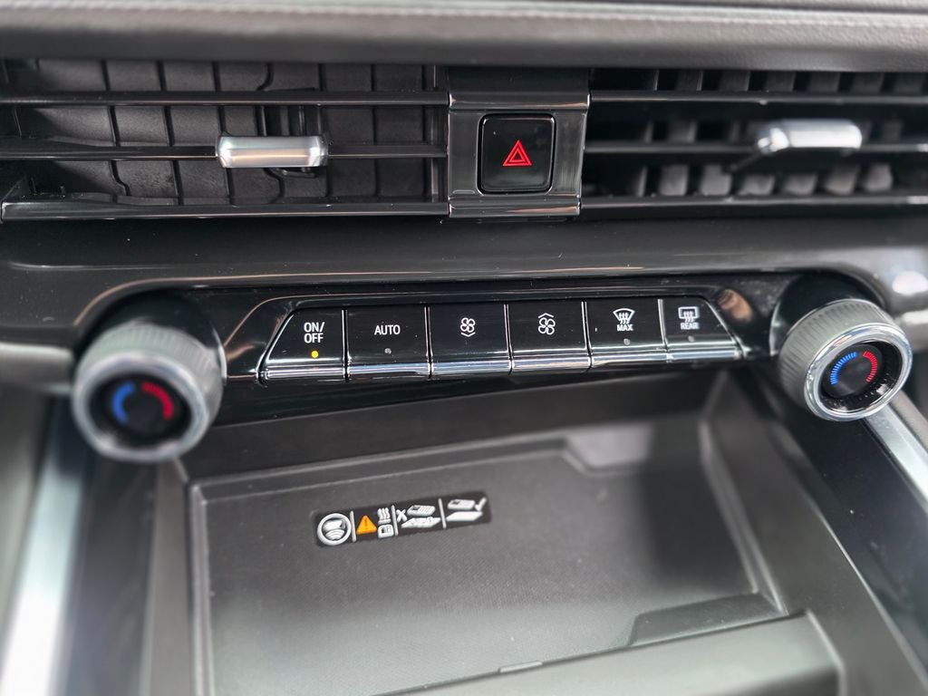 2025 Chevrolet Suburban Z71 - Photo 35