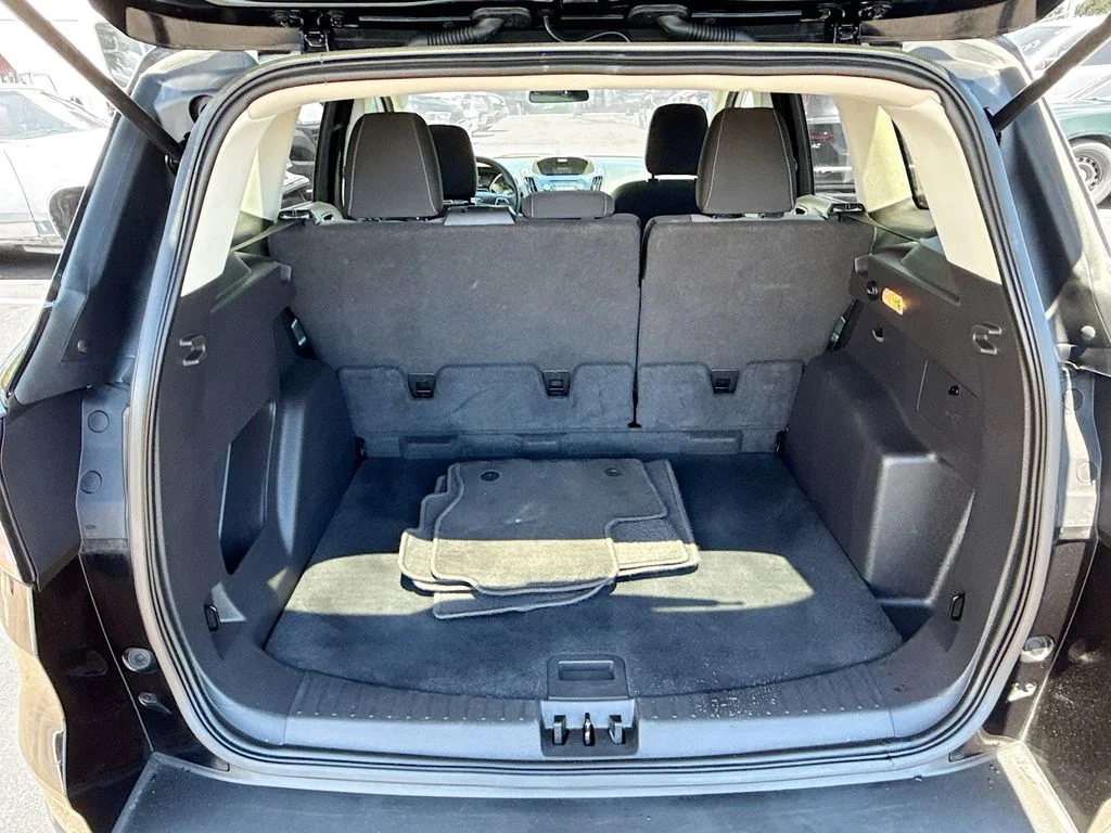 Used 2018 Black Ford SE image 28