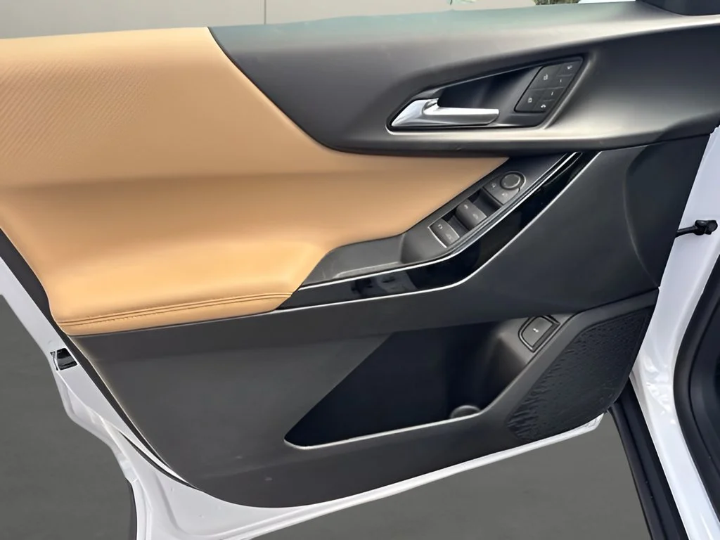 New 2027 Polar White Tricoat Chevrolet ACTIV image 10