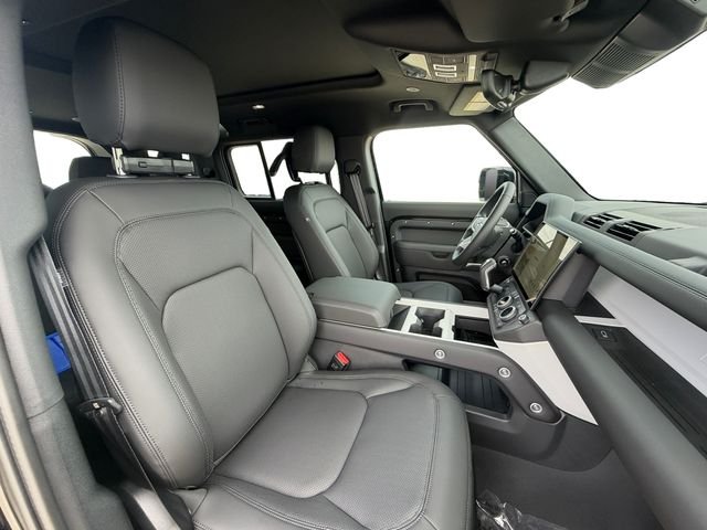 New 2026 Santorini Black Land Rover X-Dynamic SE image 16