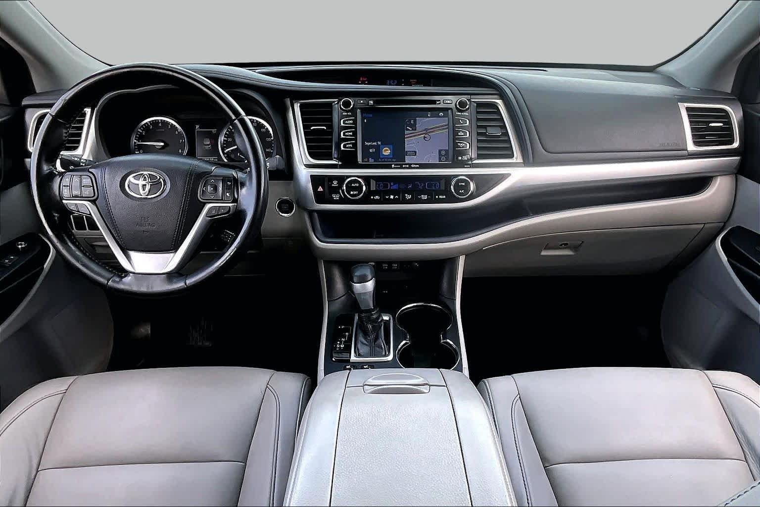Used 2018 Blizzard Pearl Toyota XLE image 16