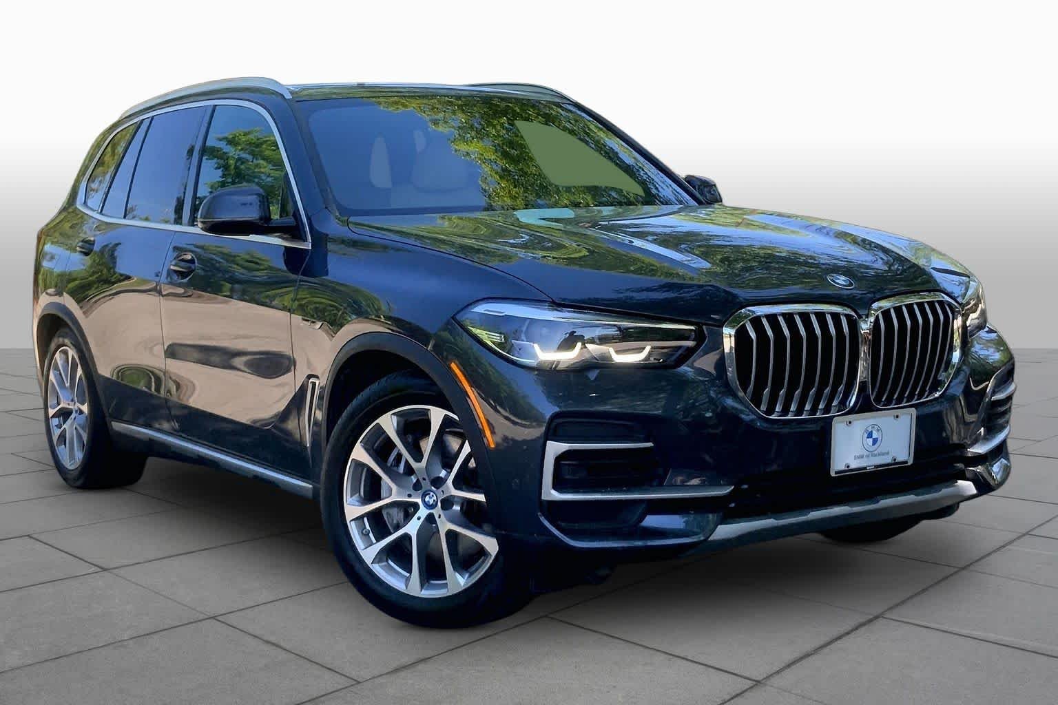 Used 2022 Arctic Grey Metallic BMW xDrive45e image 2