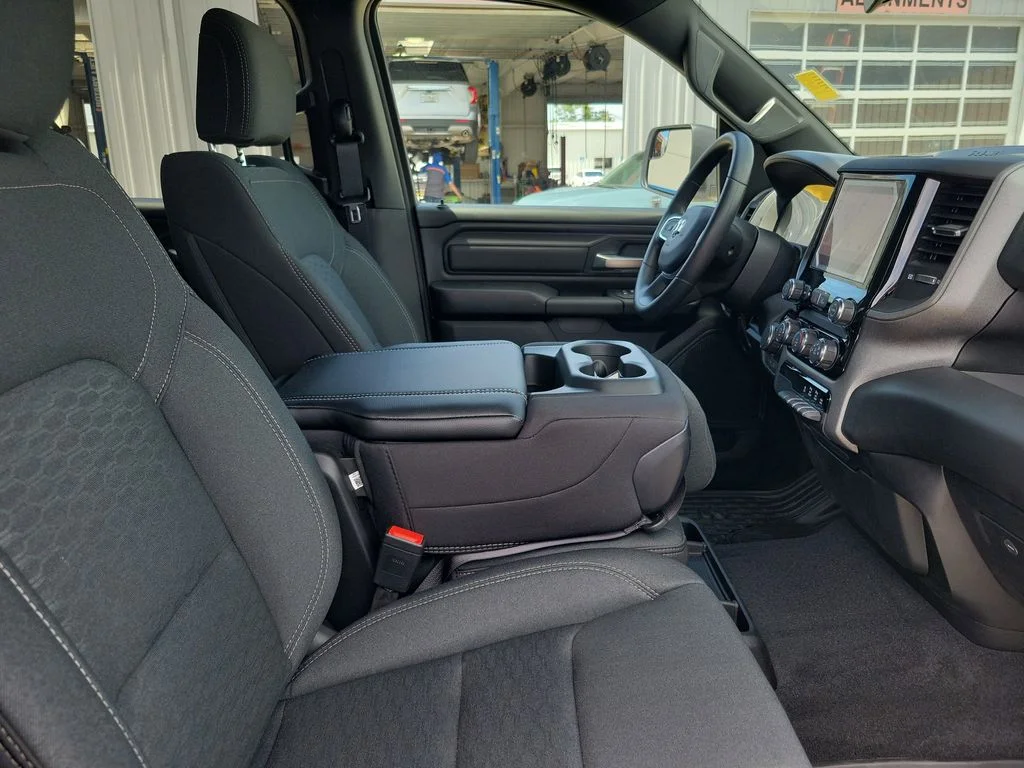 New 2026 Bright White Clearcoat RAM Tradesman image 31