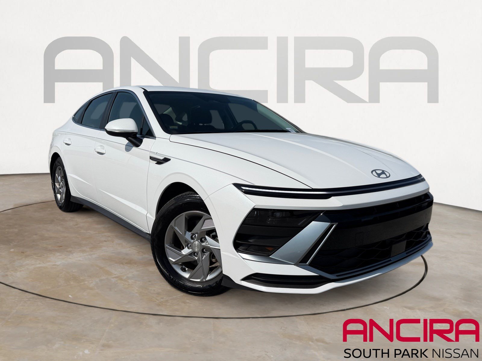 Used 2025 Serenity White Hyundai SE image 1
