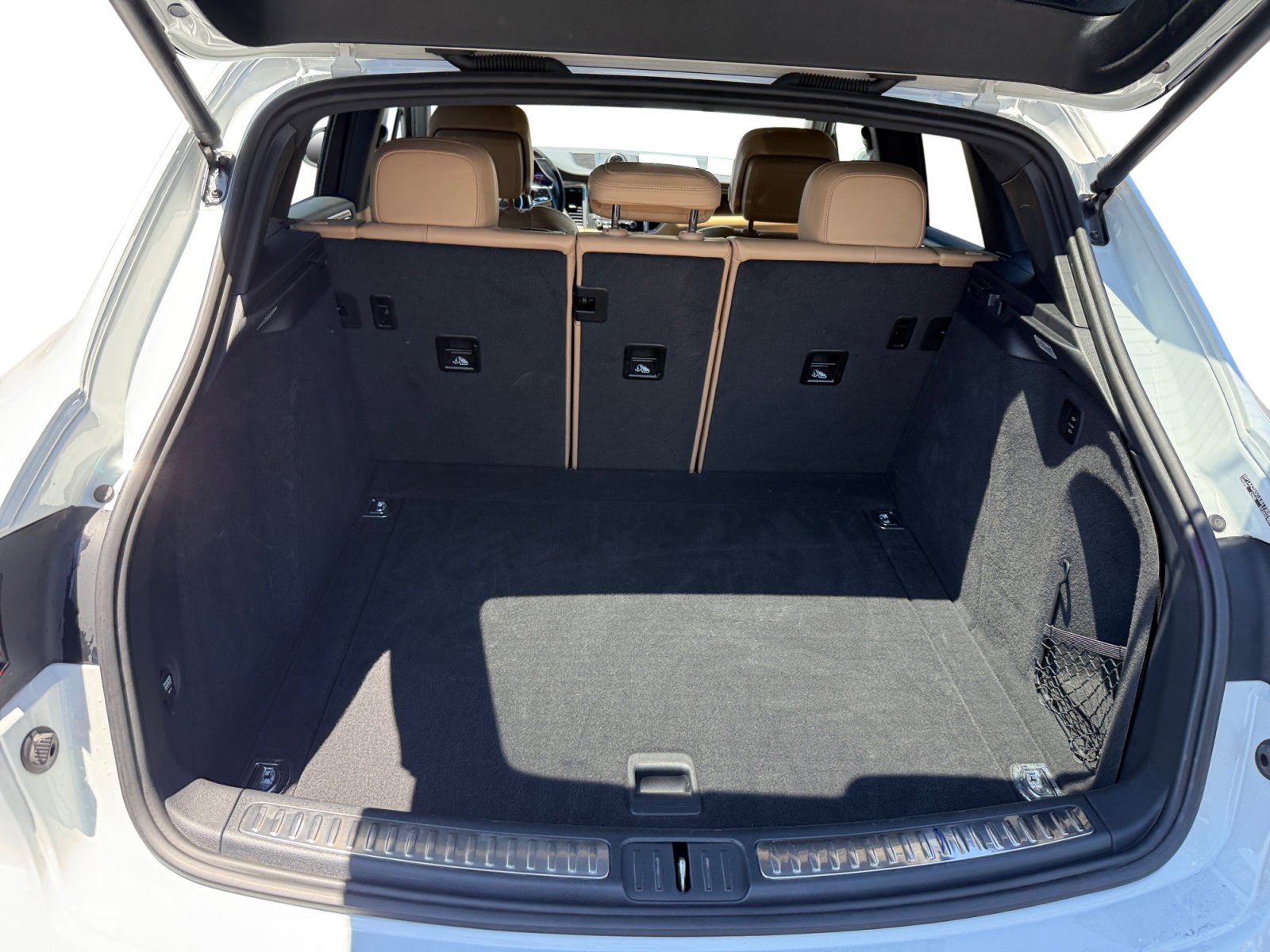 Used 2018 White Porsche Base image 17