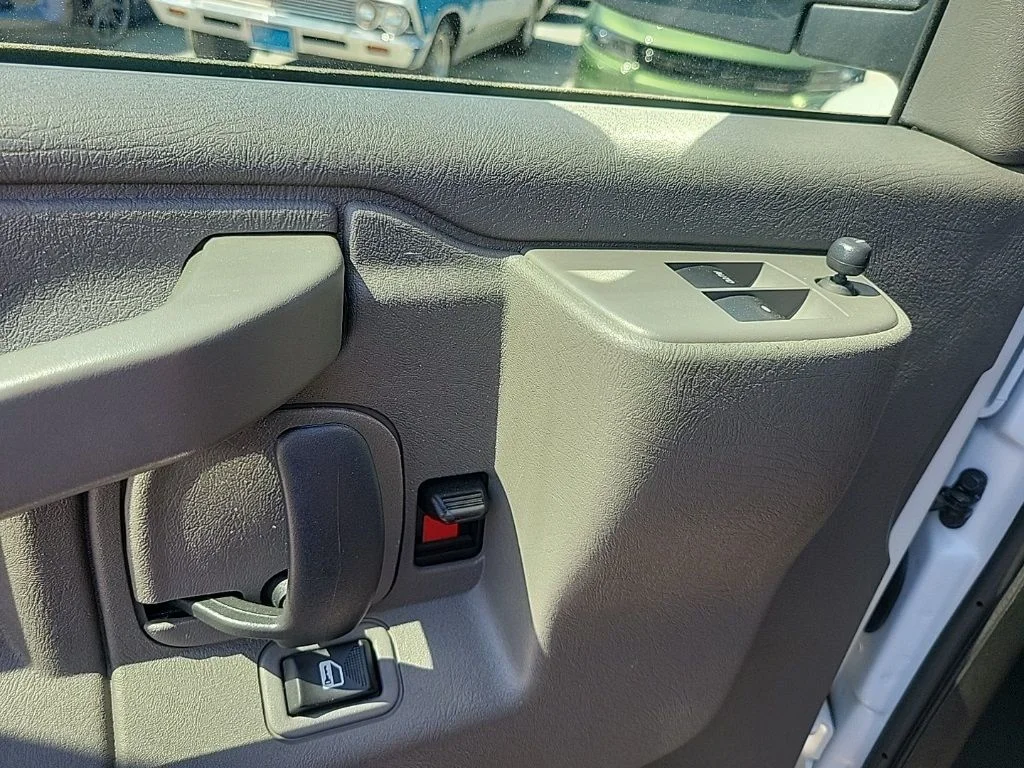 2023 GMC Savana Cargo Work Van - Photo 19