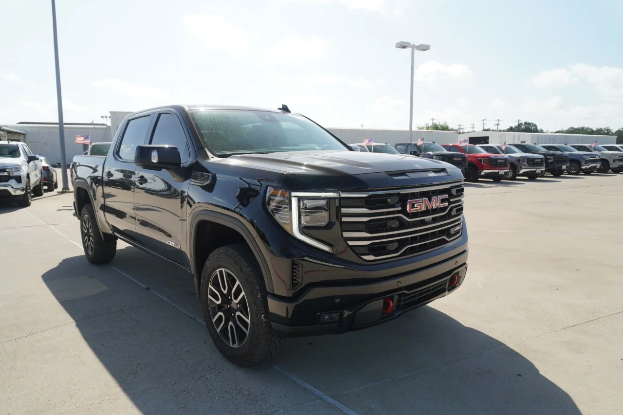 2026 GMC Sierra 1500 AT4 - Photo 3