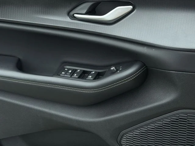 Used 2023 White/off-white Jeep Altitude X image 33