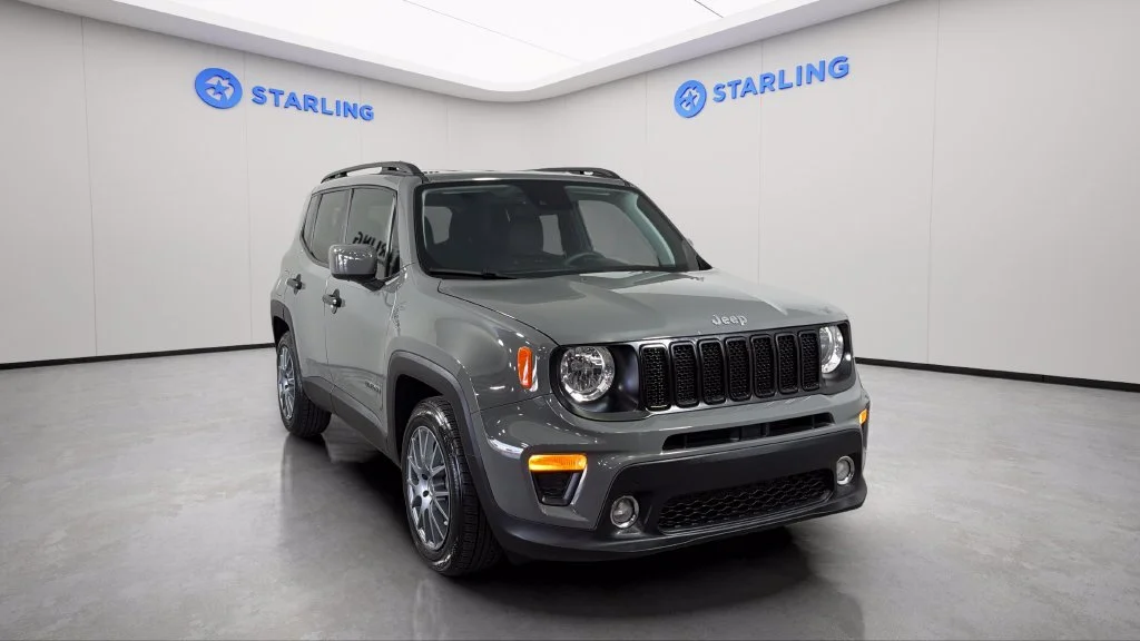 Used 2021  Jeep Latitude image 15