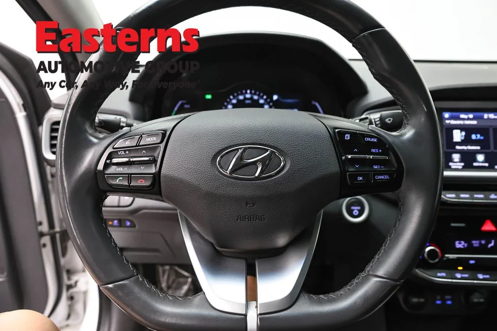 Used 2019 White Hyundai Base image 10