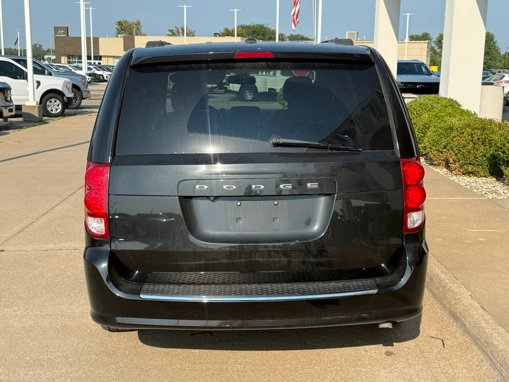 Used 2019 Black Onyx Crystal Pearlcoat Dodge SXT image 11