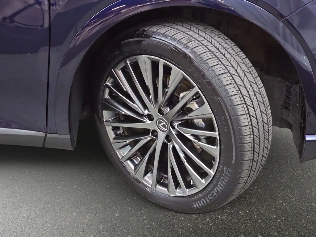 Certified Used 2025  Lexus 450h+ Luxury image 31