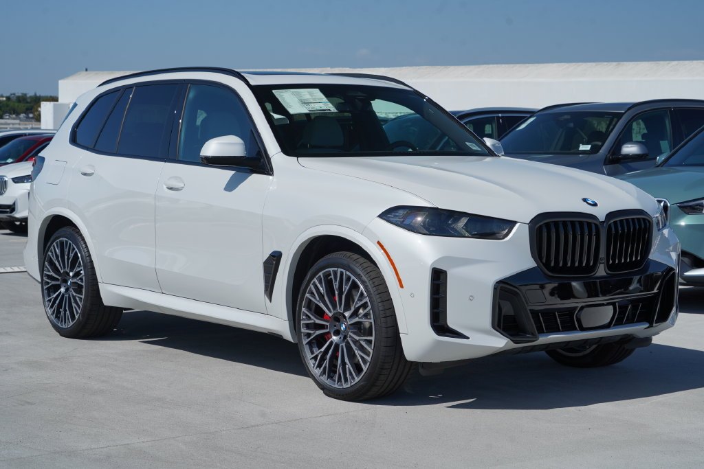 New 2026 Mineral White Metallic BMW xDrive40i image 3