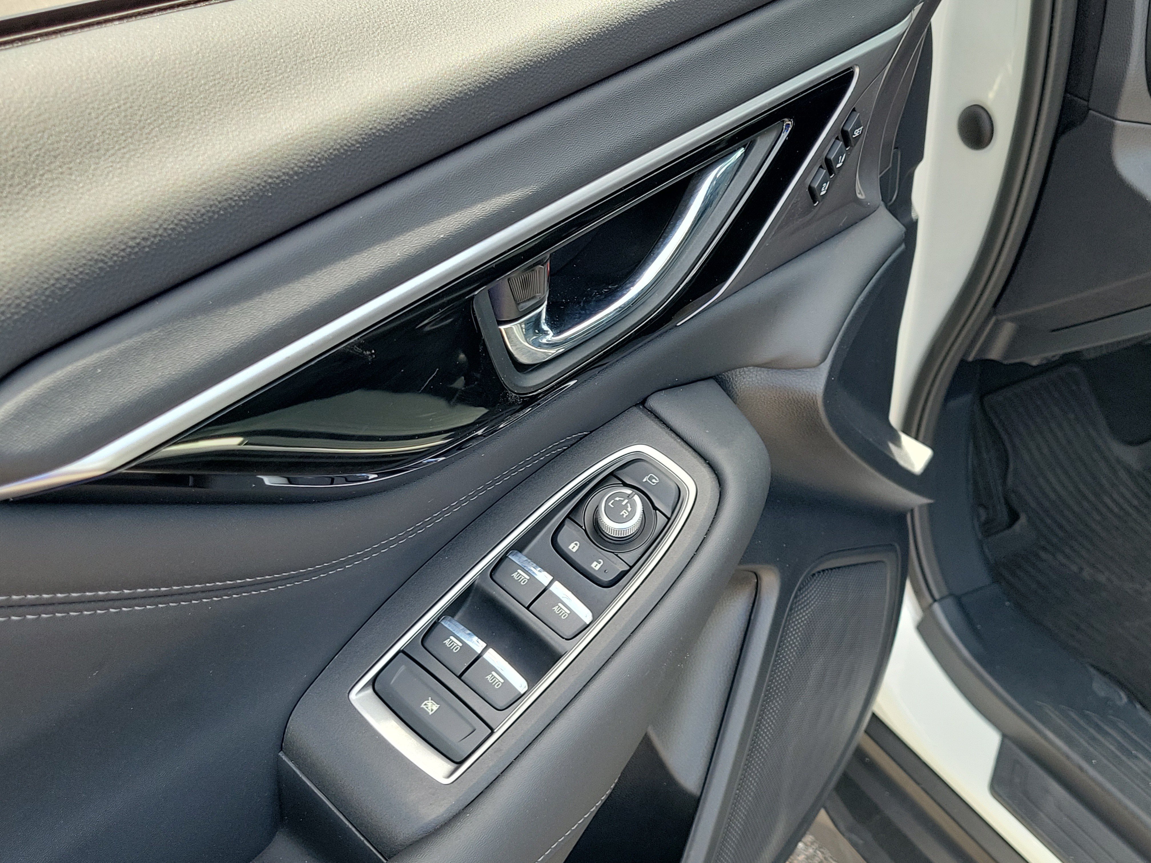 Used 2024 Crystal White Pearl Subaru Touring image 20