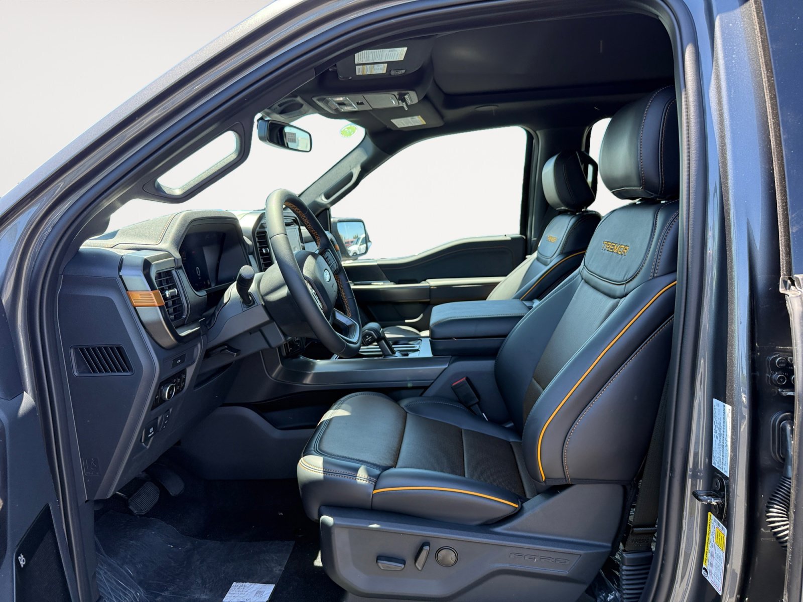 New 2026 Carbonized Gray Metallic Ford Tremor image 10