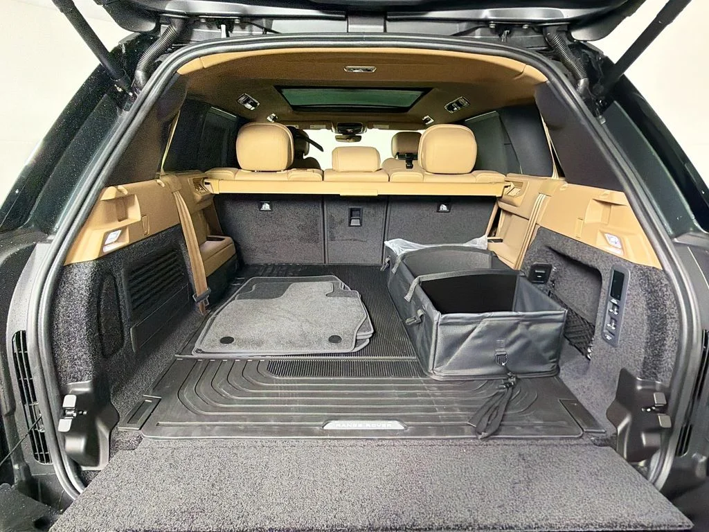 New 2026 Belgravia Green Land Rover SE LWB 7-Seats / V8 image 28