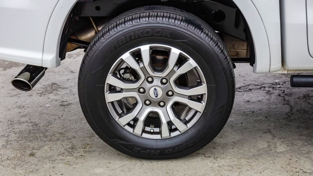 Used 2019 Oxford White Ford Lariat image 12