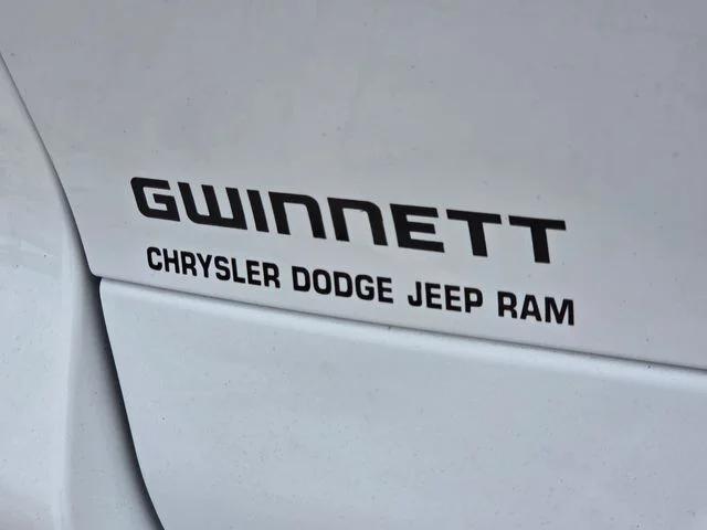 New 2026 Bright White Clear-Coat Exterior Paint Jeep Altitude image 29