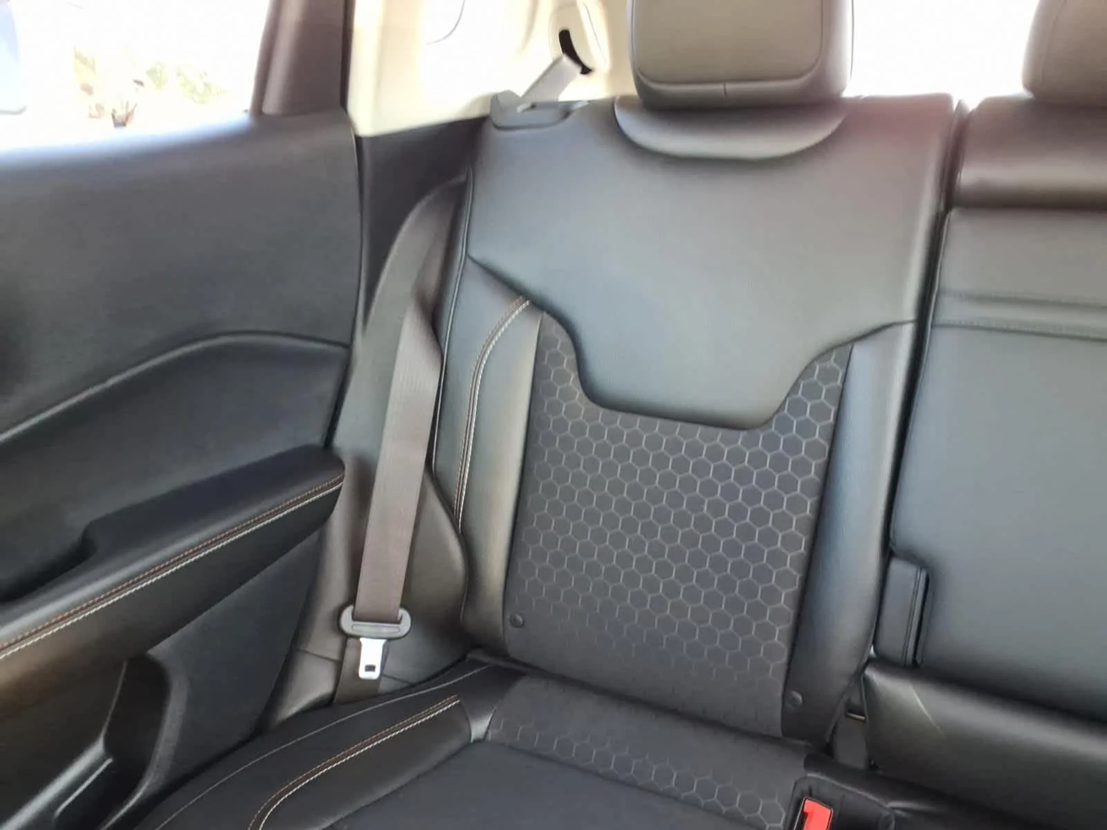Certified Used 2018 Granite Crystal Met. Clear Coat Jeep Latitude image 18