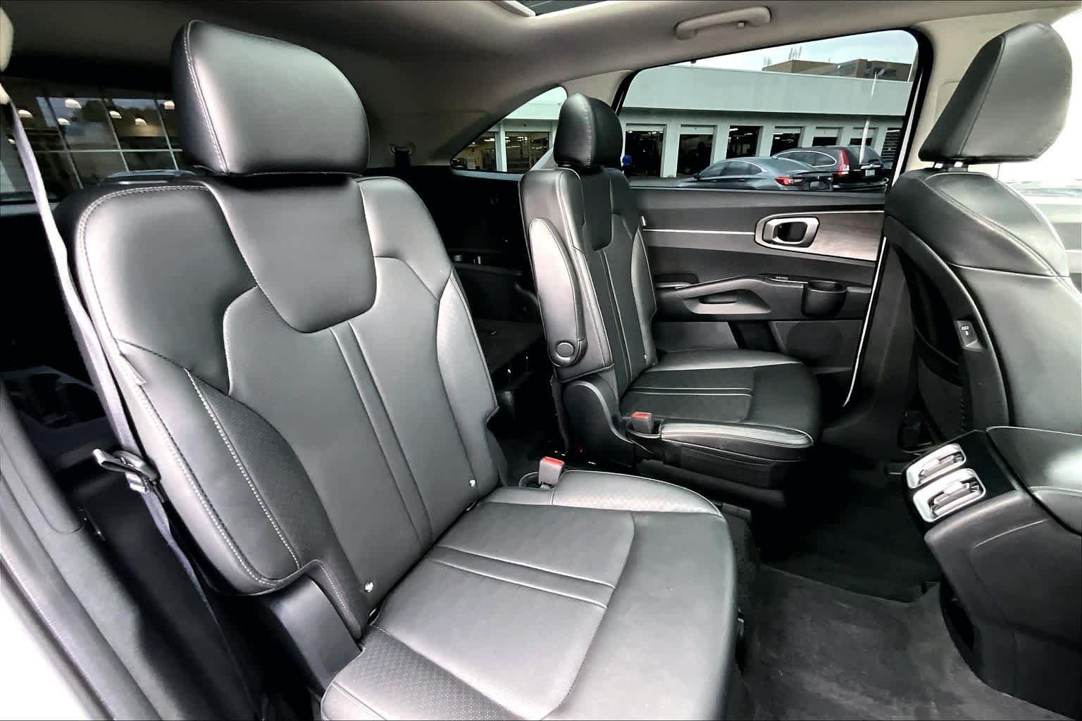 Used 2024 Glacial White Pearl Kia X-Line EX image 32