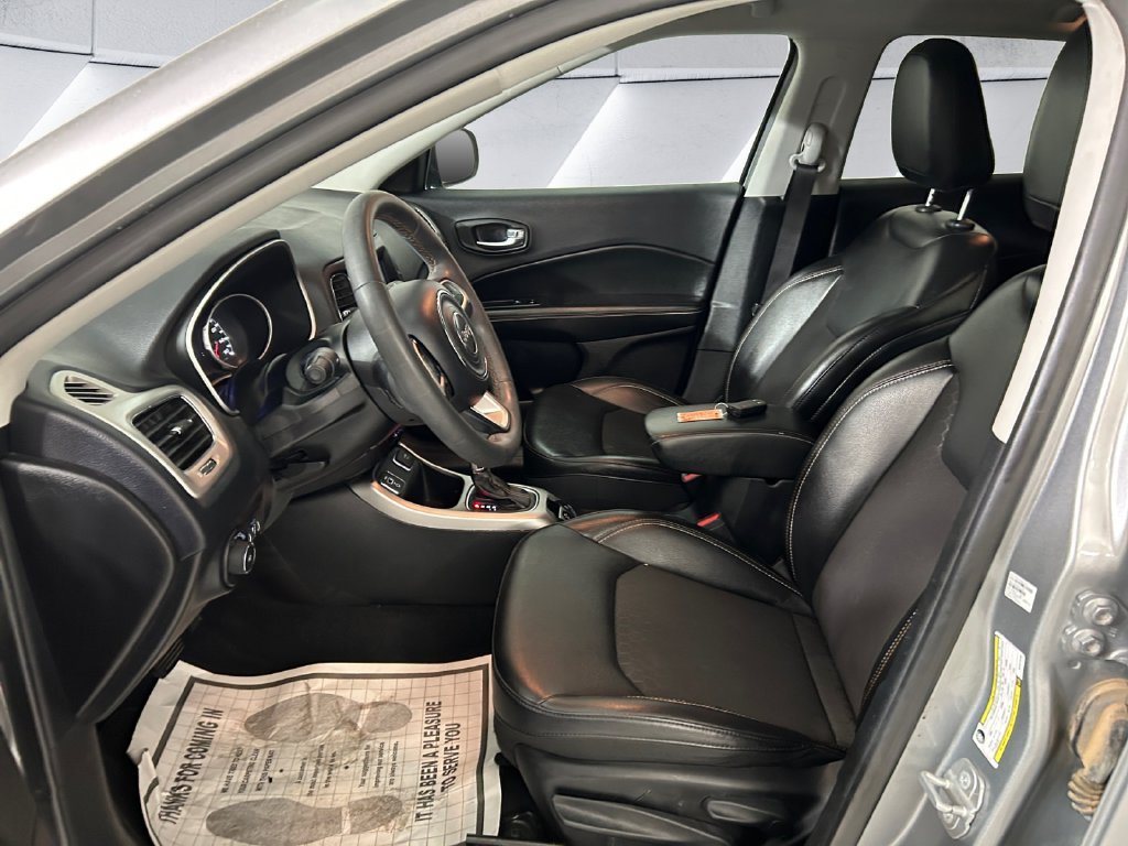 Used 2021 Silver Jeep Latitude image 7