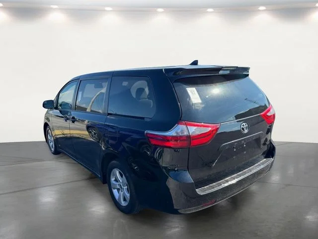 Used 2020 Black Toyota L image 19