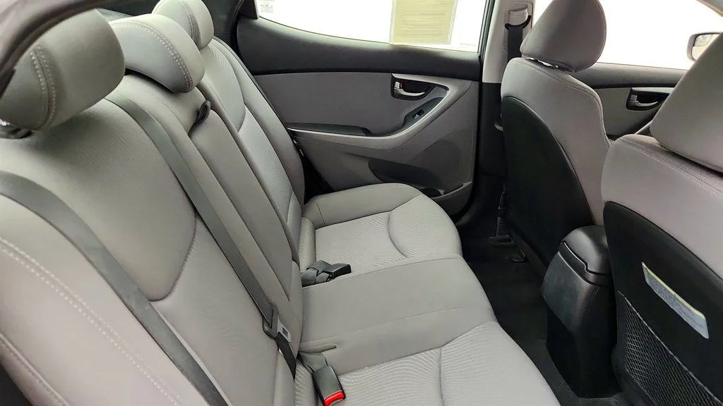 Used 2015 Titanium Gray Metallic Hyundai 4dr Sedan Automatic SE w/ Popular Equipment Pkg image 19