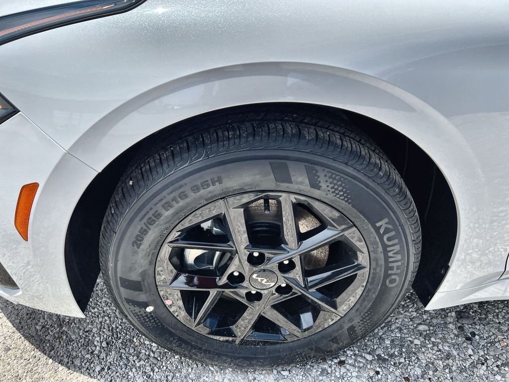 New 2026 White Kia LXS image 10