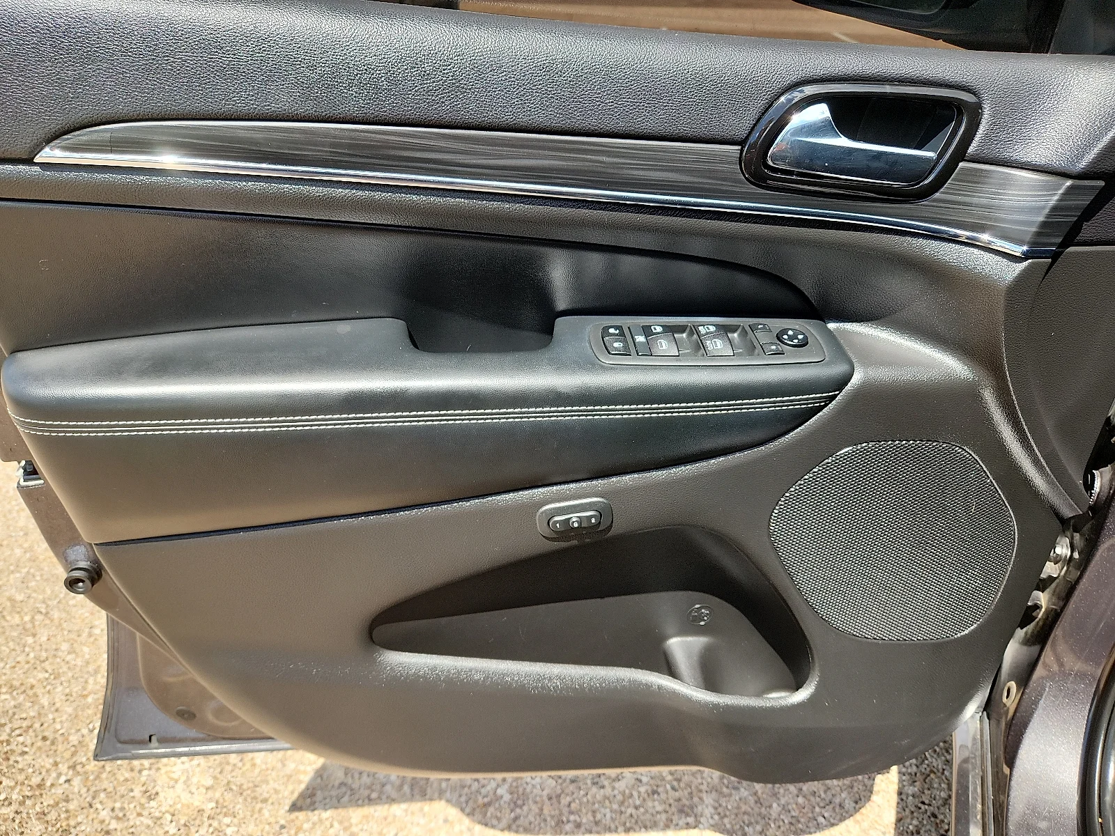 Used 2021 Gray Jeep Limited image 12