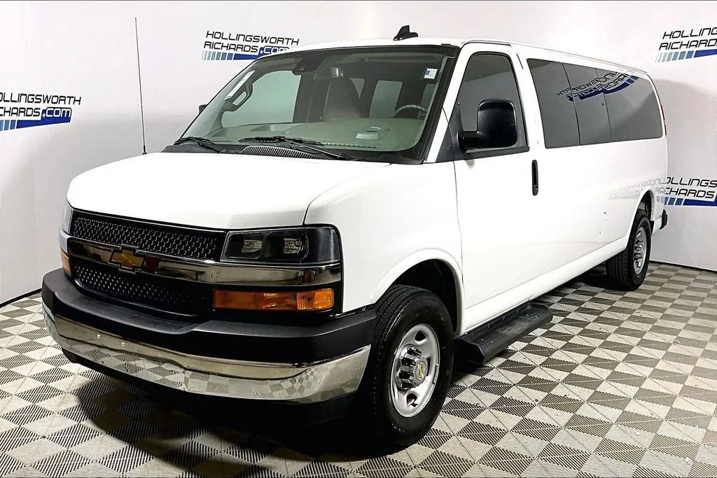 2025 Chevrolet Express 3500 LT Extended's photo