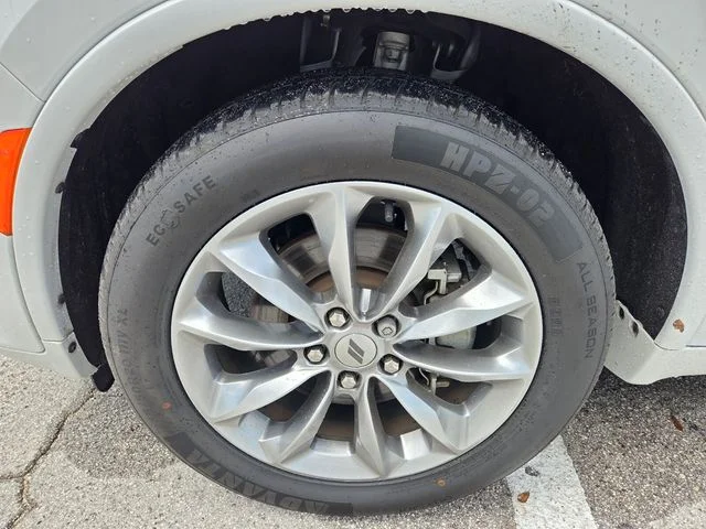 Used 2022 White Dodge SXT image 19