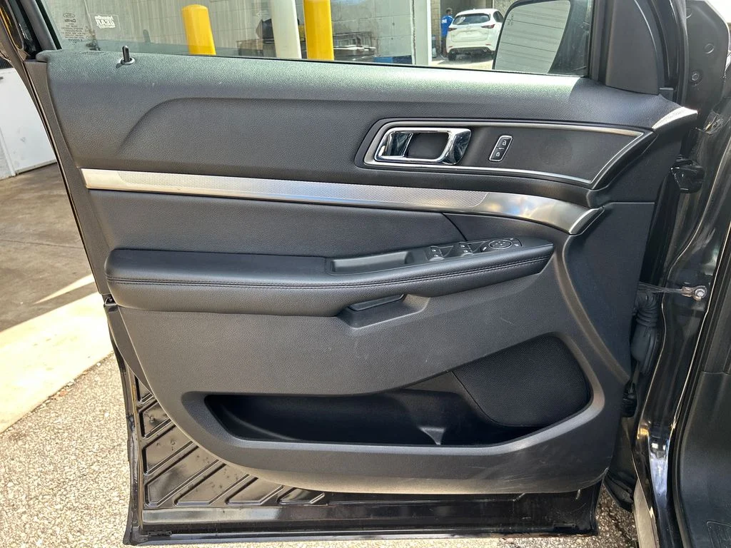 Used 2019 Black Ford XLT image 7