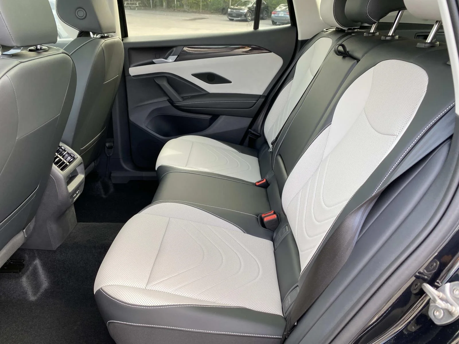 2026 Volkswagen Tiguan SE - Photo 7