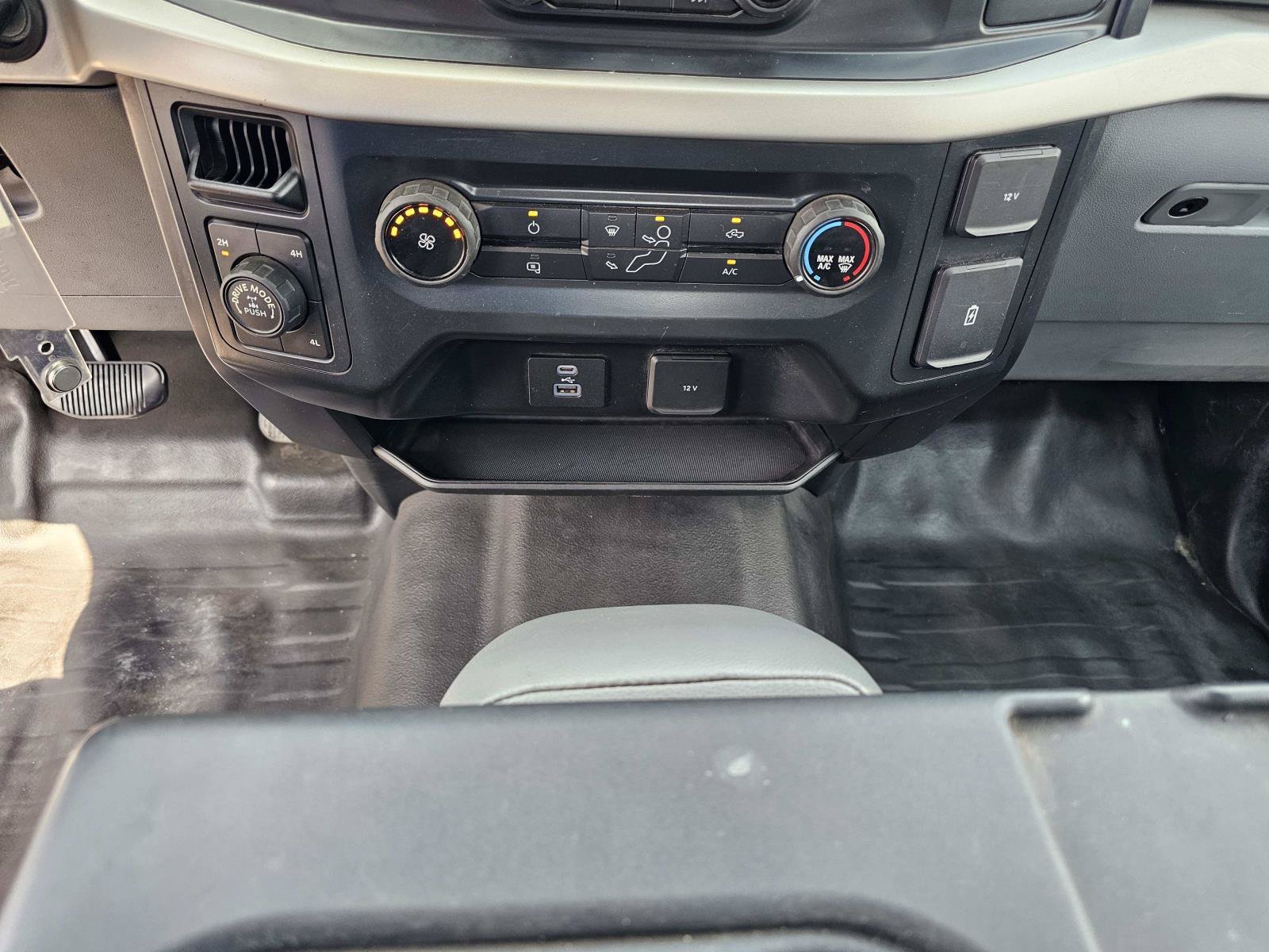Used 2021 White Ford XL image 24