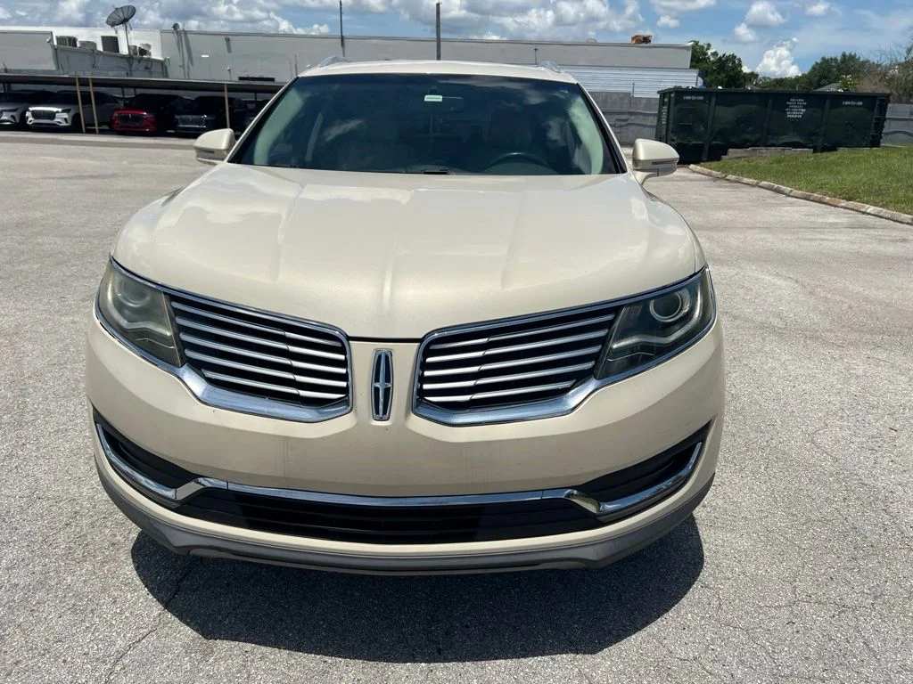 Used 2016 Silver Lincoln Select image 8