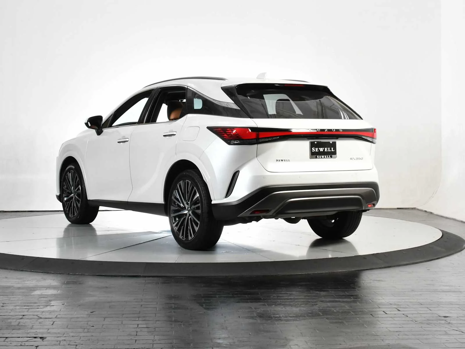 Used 2025 Eminent White Pearl Lexus Premium Plus image 4