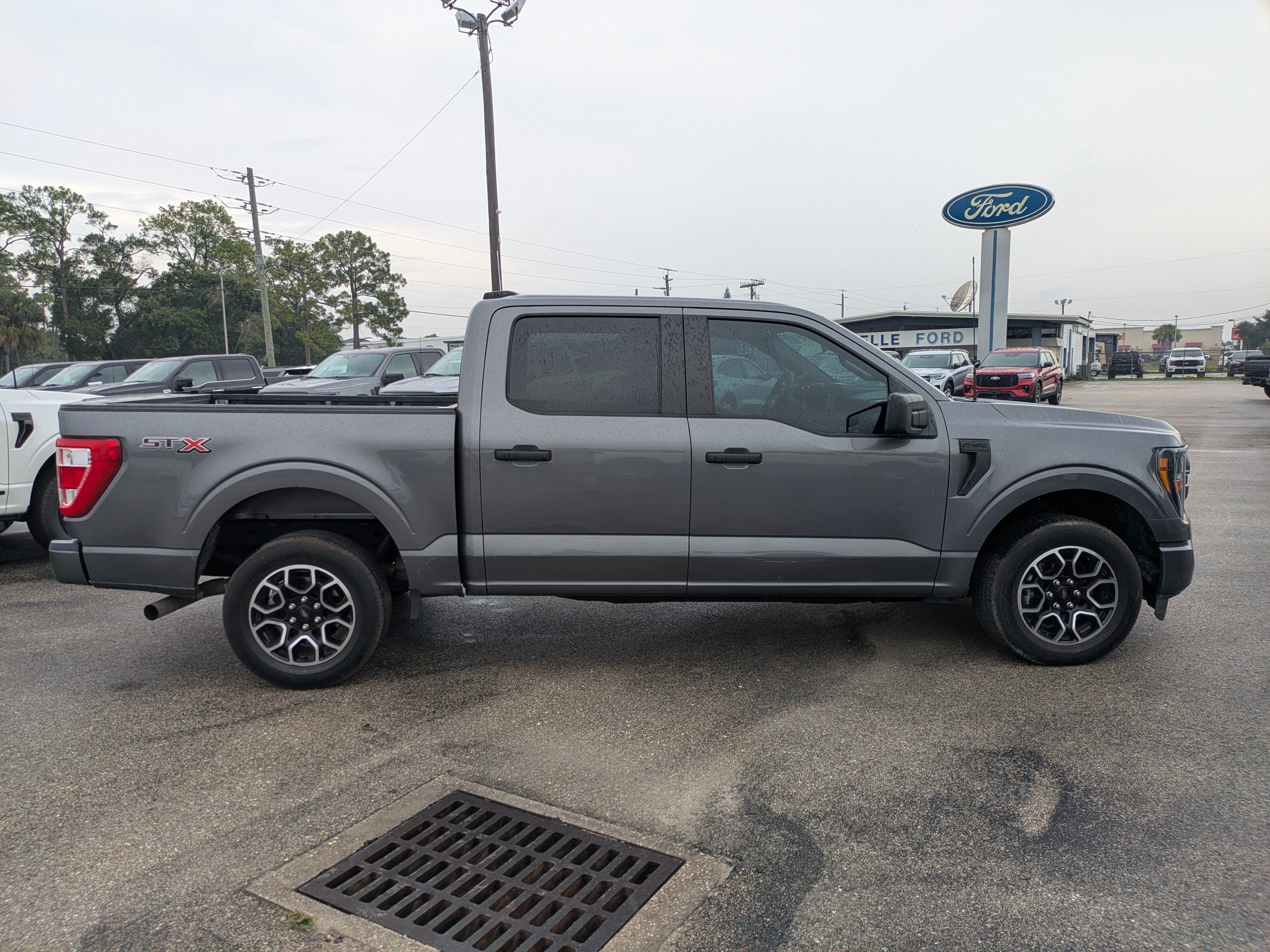 Used 2023  Ford XL image 3