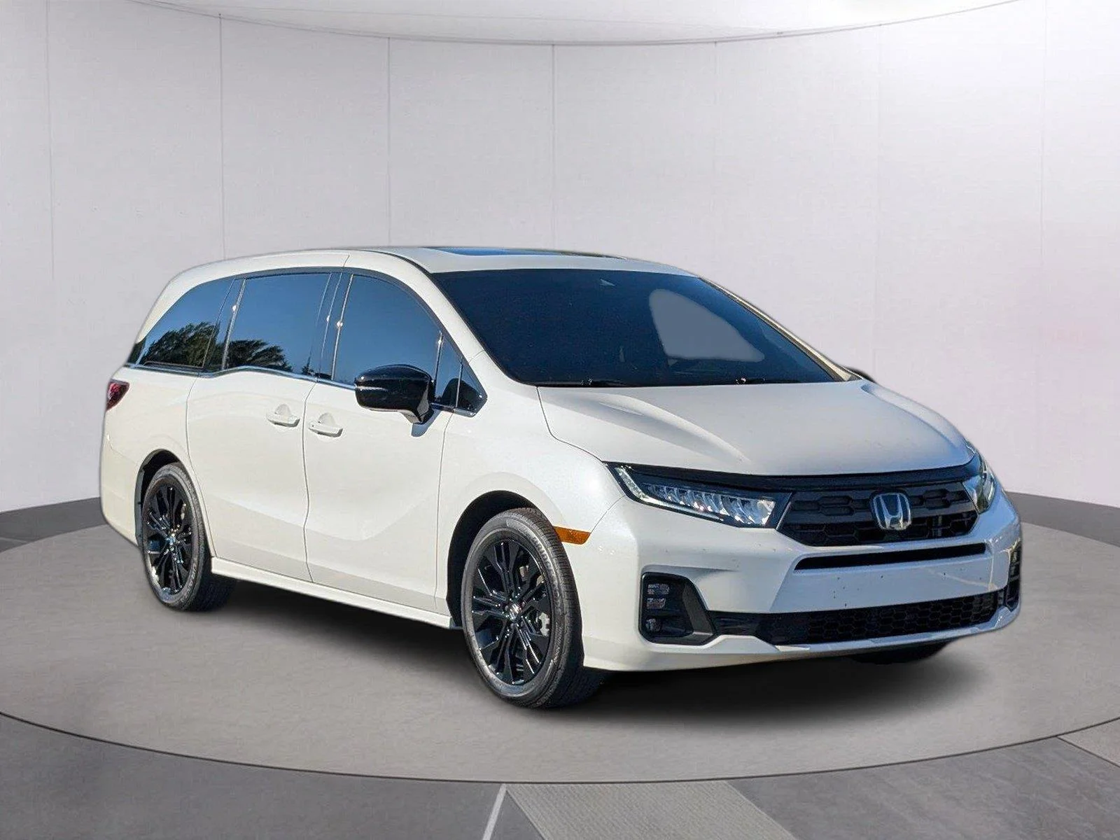 Used 2026 Platinum White Pearl Honda Sport-L image 9