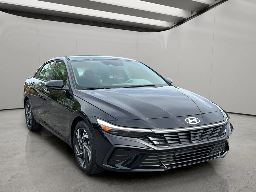 Certified Used 2025 Abyss Black Hyundai SEL Sport image 7