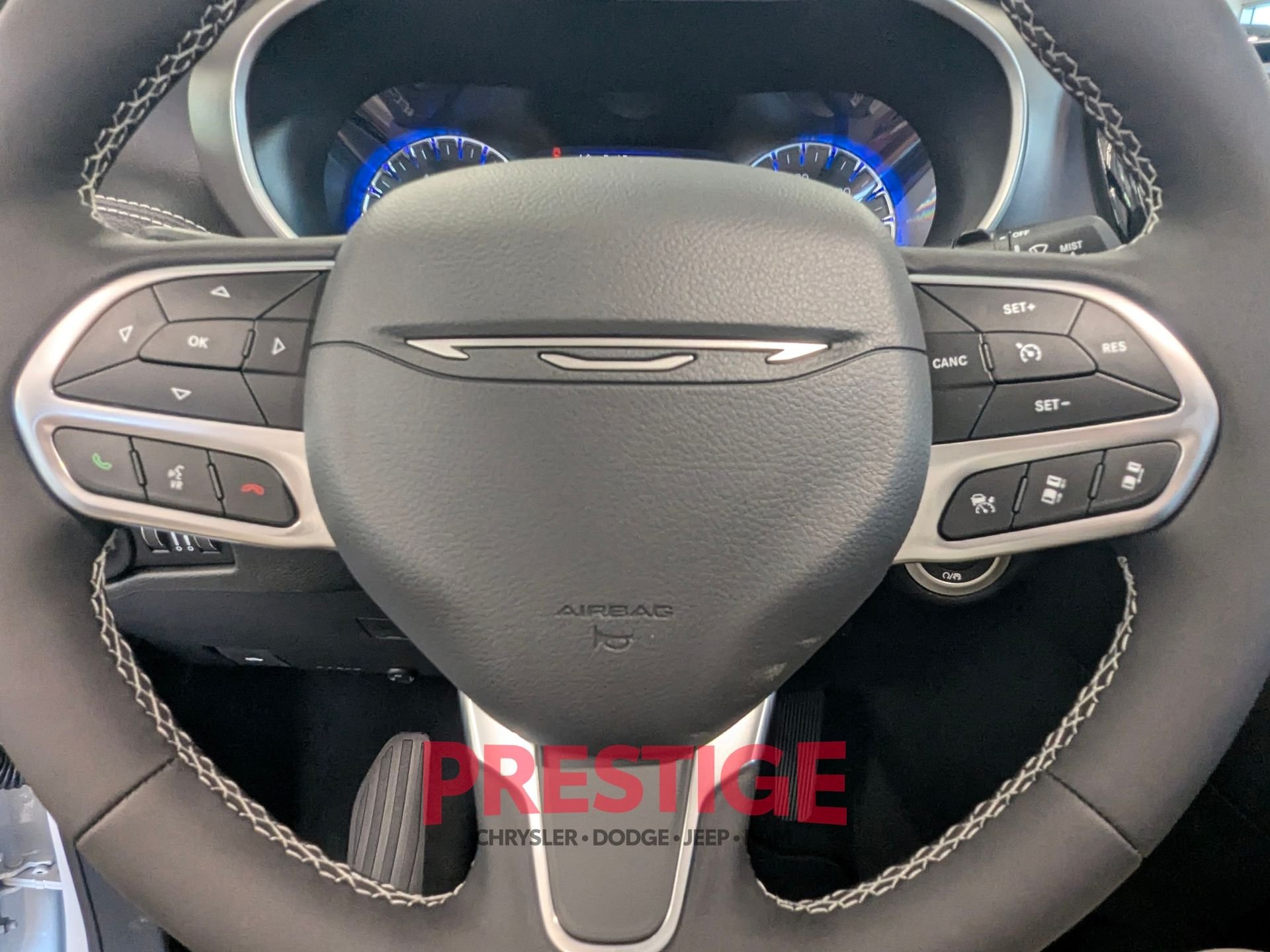 New 2027 Bright White Clear-Coat Exterior Paint Chrysler Select image 14