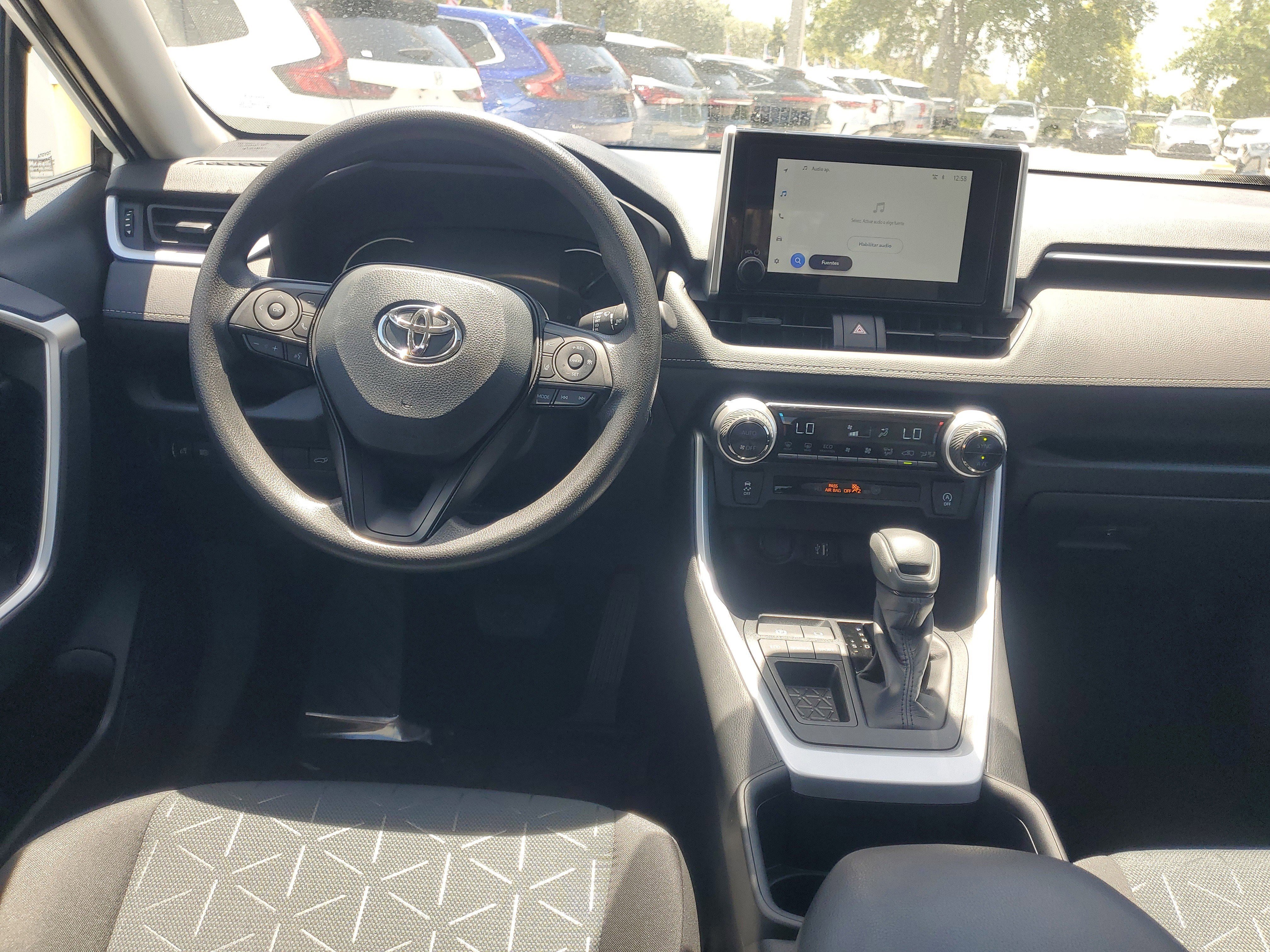 Used 2025 Ice Toyota XLE image 11